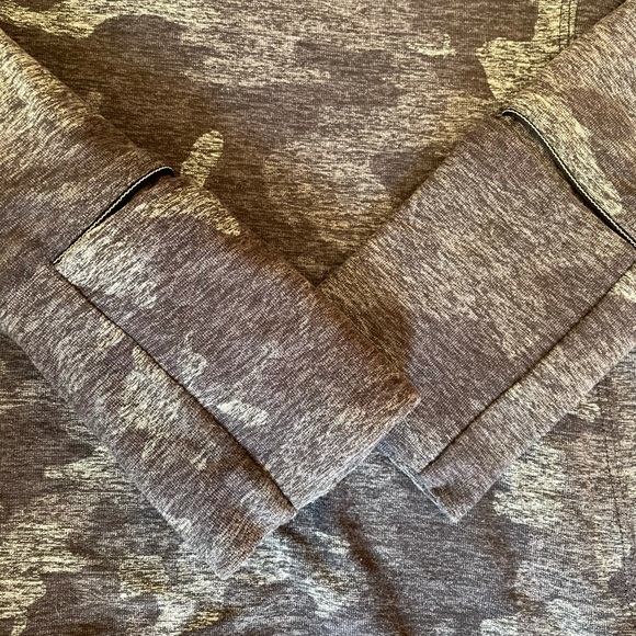 Lululemon women’s top - Picture 4 of 5